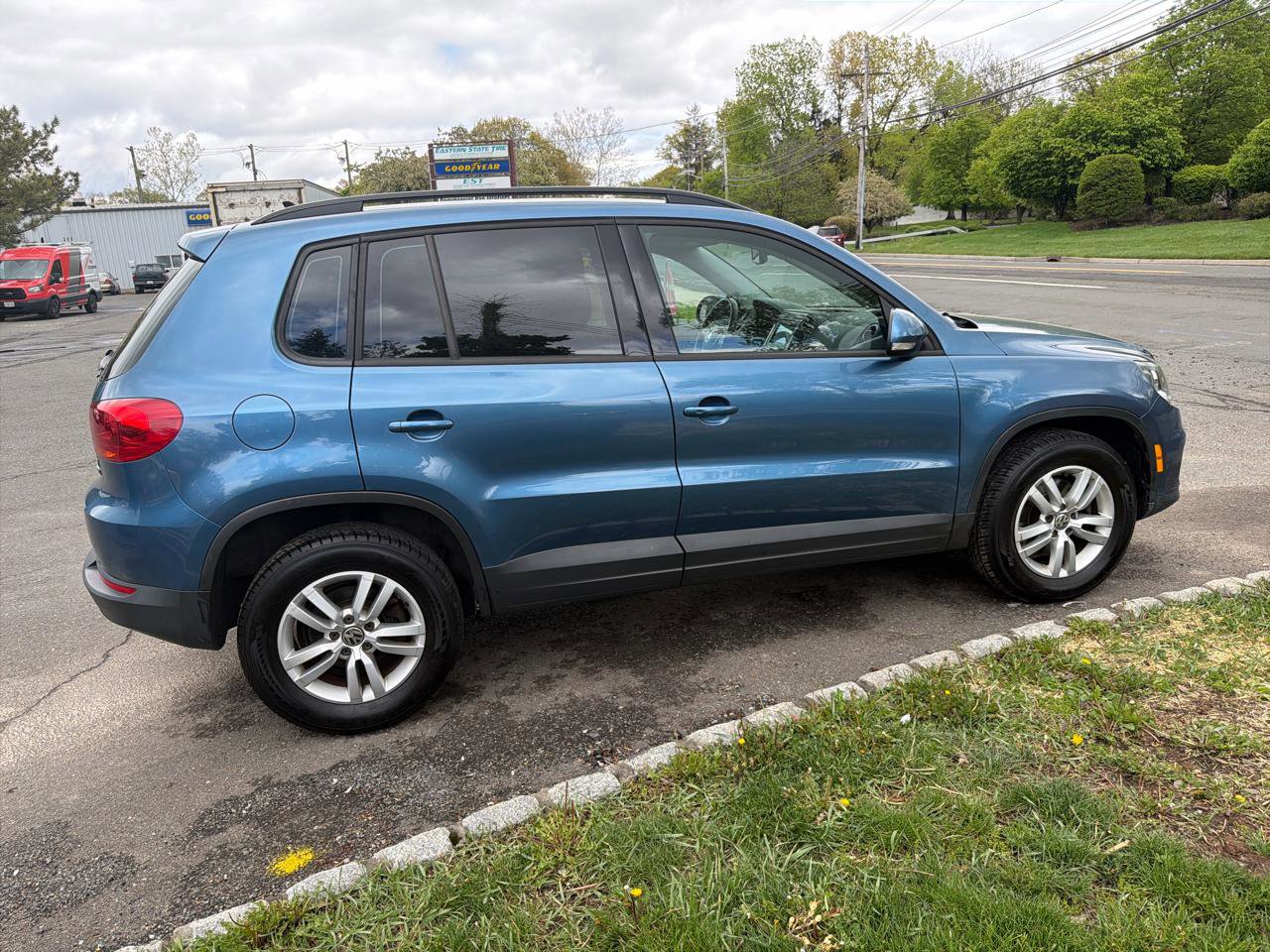 Used 2017 Volkswagen Tiguan S AWD/4WD image 6