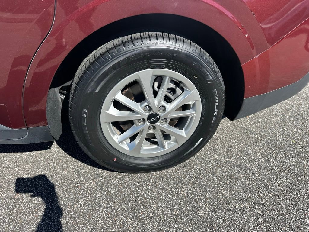 Used 2022 Kia Carnival LX image 9