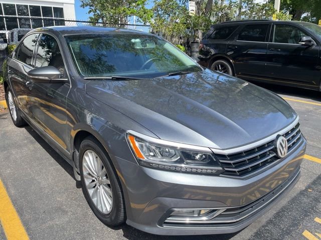 Used 2016 Volkswagen Passat 1.8T SE w/ Lighting Package FWD image 2