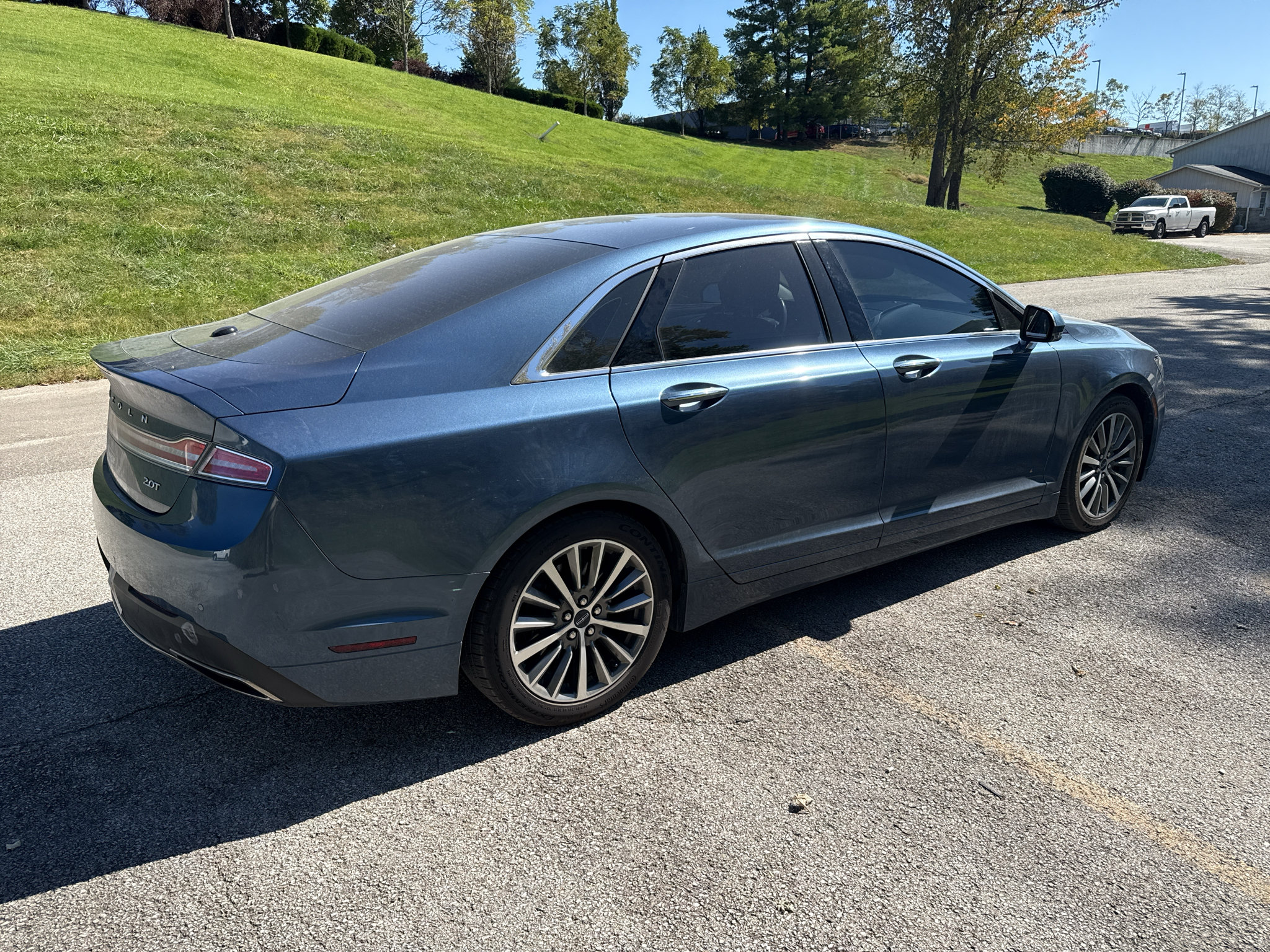 Used 2019 Lincoln MKZ Premiere FWD image 2