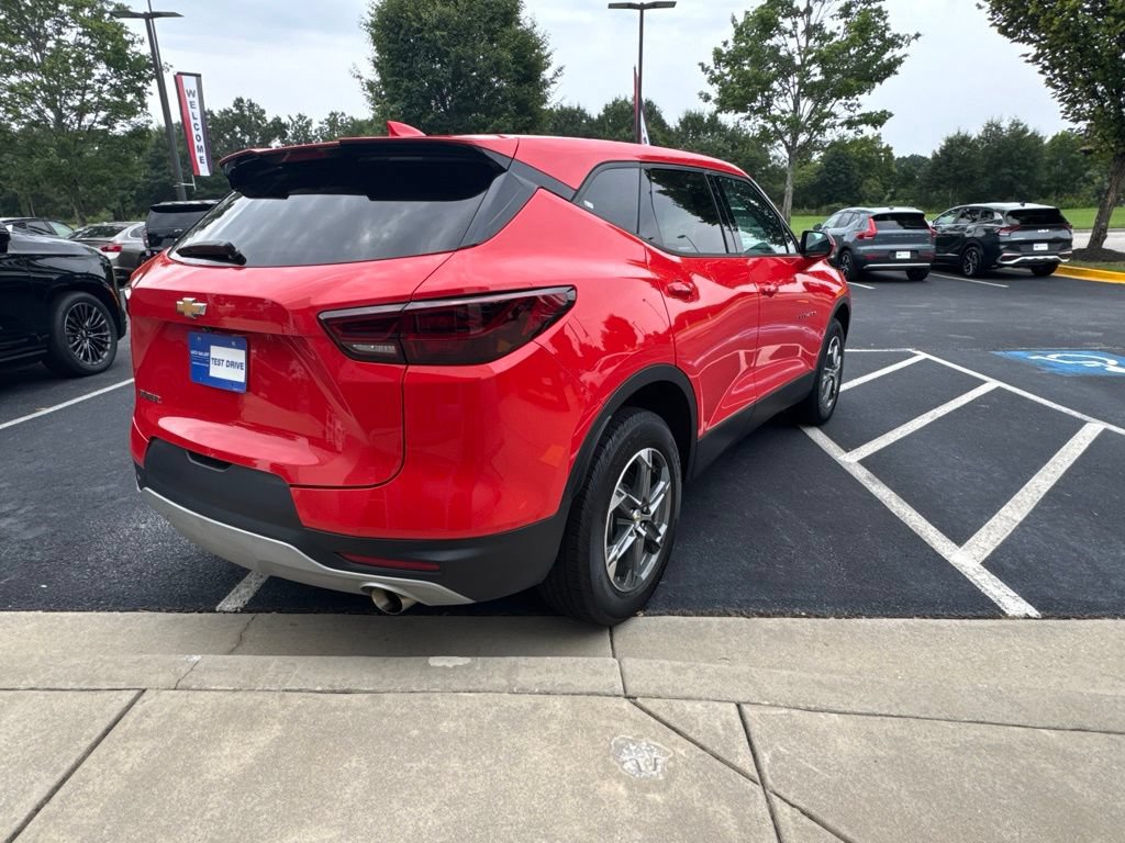 Used 2025 Chevrolet Blazer LT FWD image 5