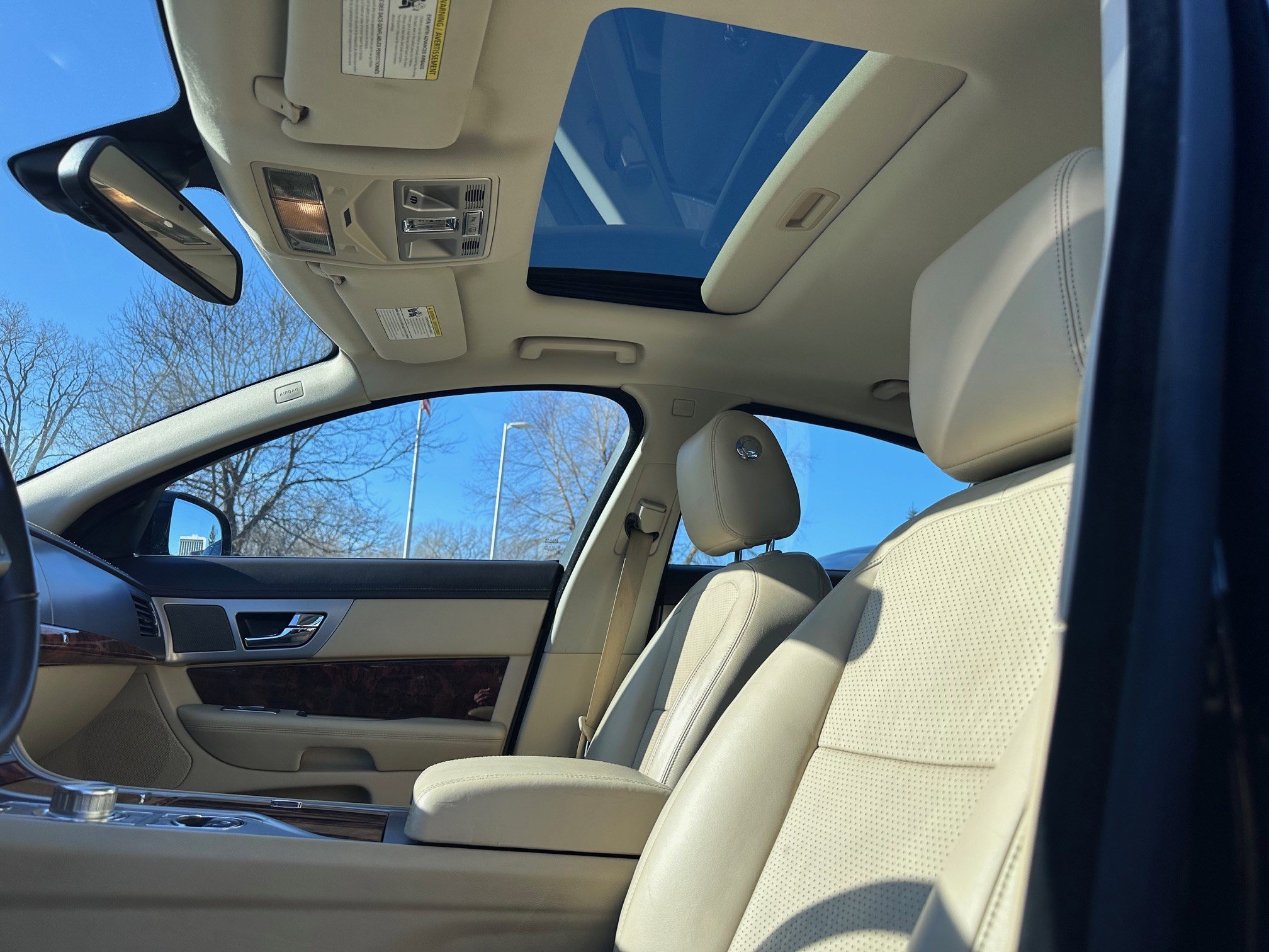 Used 2011 Jaguar XF Premium image 12