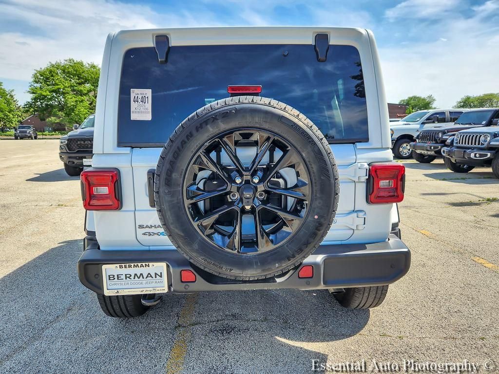 Used 2025 Jeep Wrangler Unlimited Sahara w/ Safety Group AWD/4WD image 7