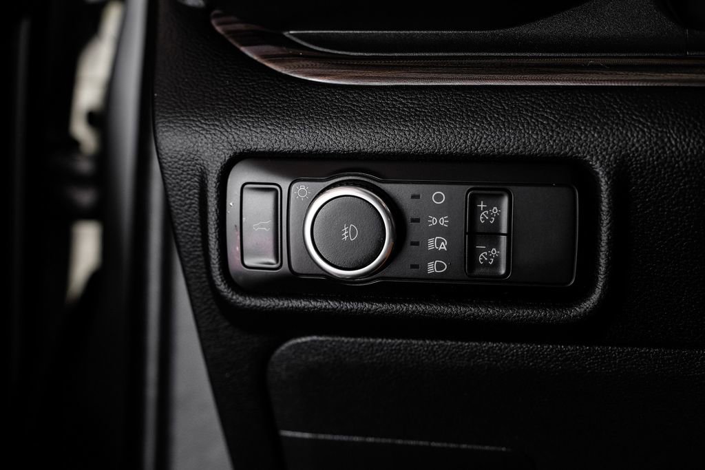 Used 2024 Ford Explorer Limited image 29