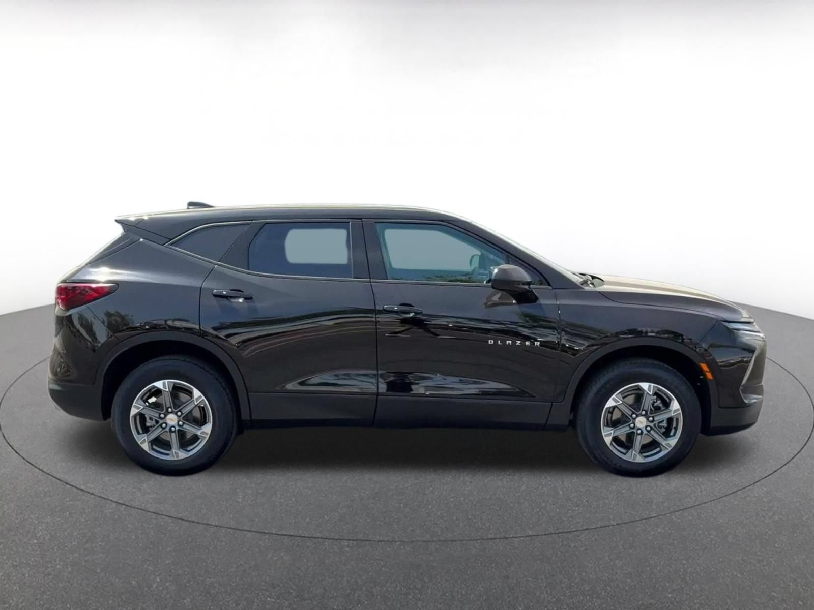 Used 2025 Chevrolet Blazer LT FWD image 16