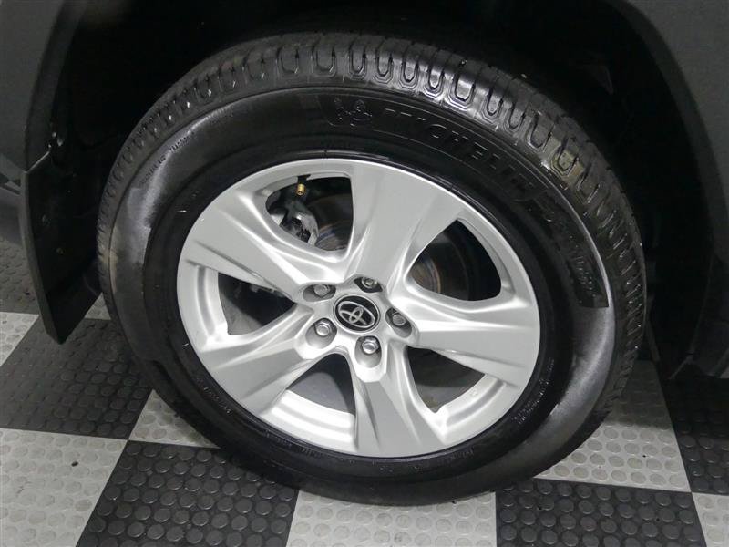 Used 2021 Toyota RAV4 XLE AWD/4WD image 17