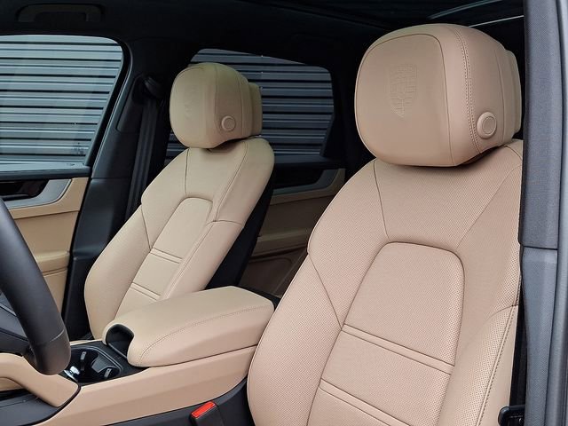 Certified 2026 Porsche Cayenne AWD/4WD image 5