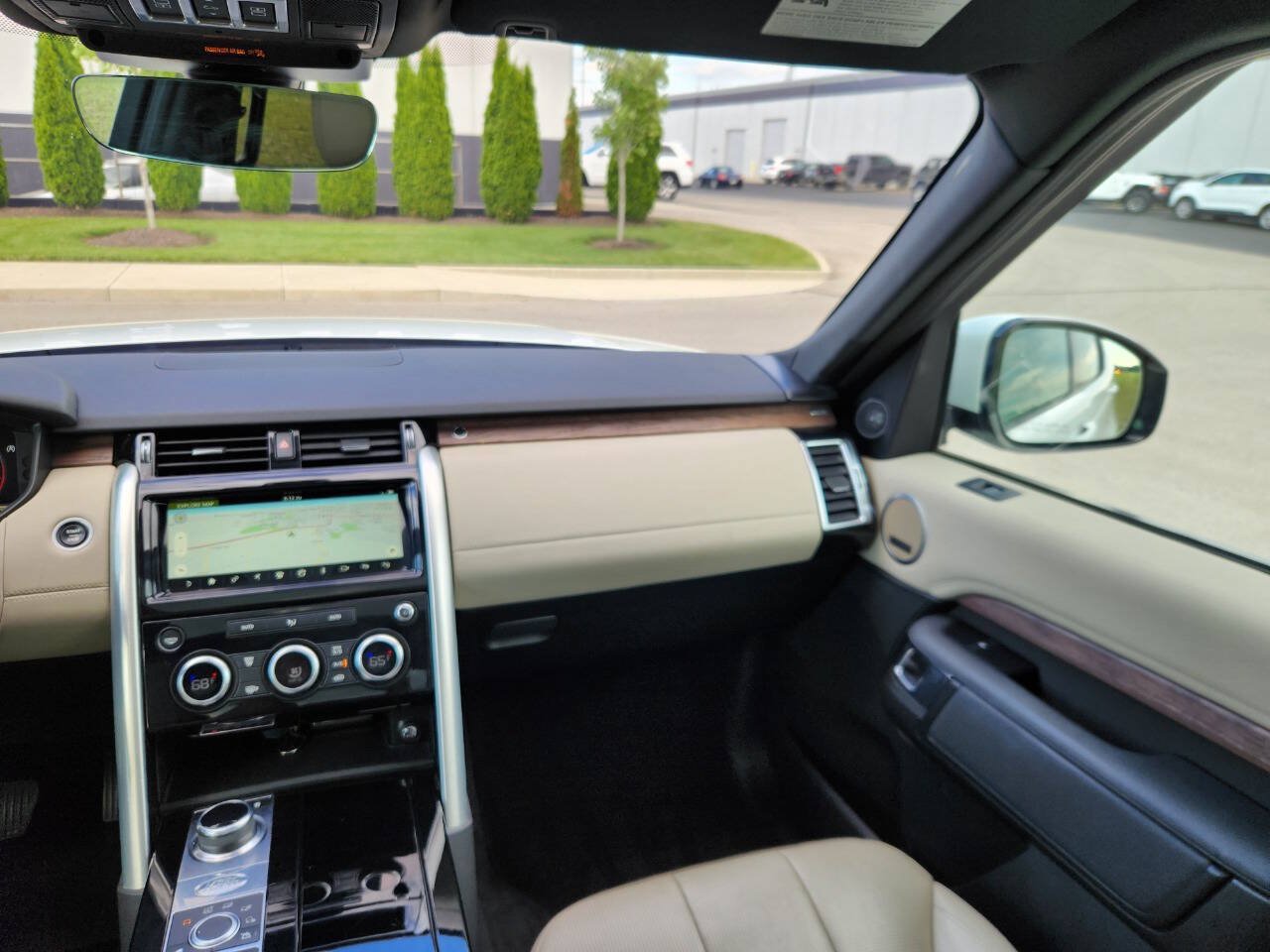 Used 2020 Land Rover Discovery HSE AWD/4WD image 24