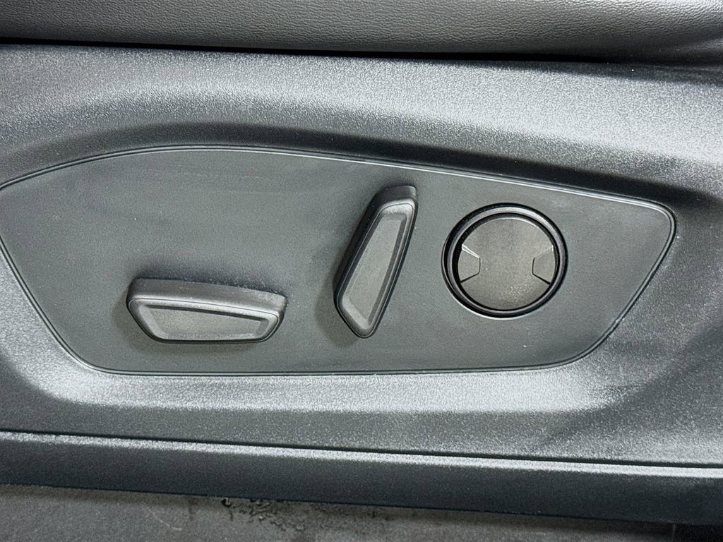 Used 2022 Ford Explorer XLT w/ Equipment Group 202A image 19