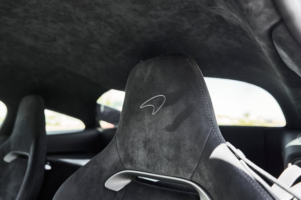 Used 2024 McLaren Artura RWD image 31