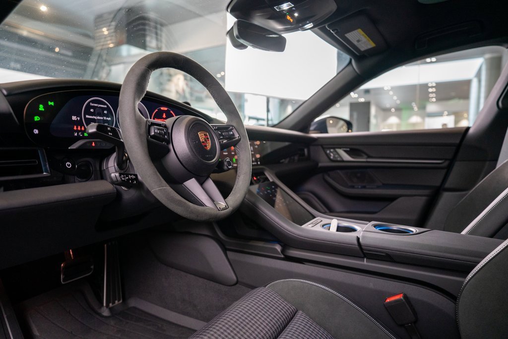 New 2025 Porsche Taycan image 4