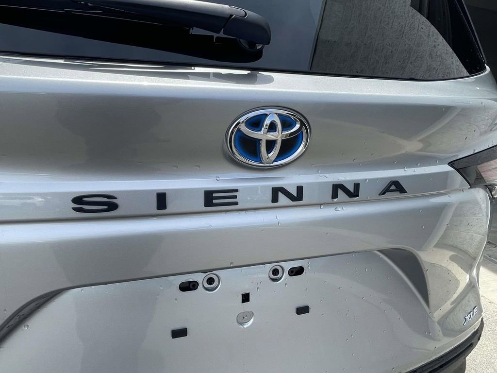 Used 2025 Toyota Sienna XLE image 22