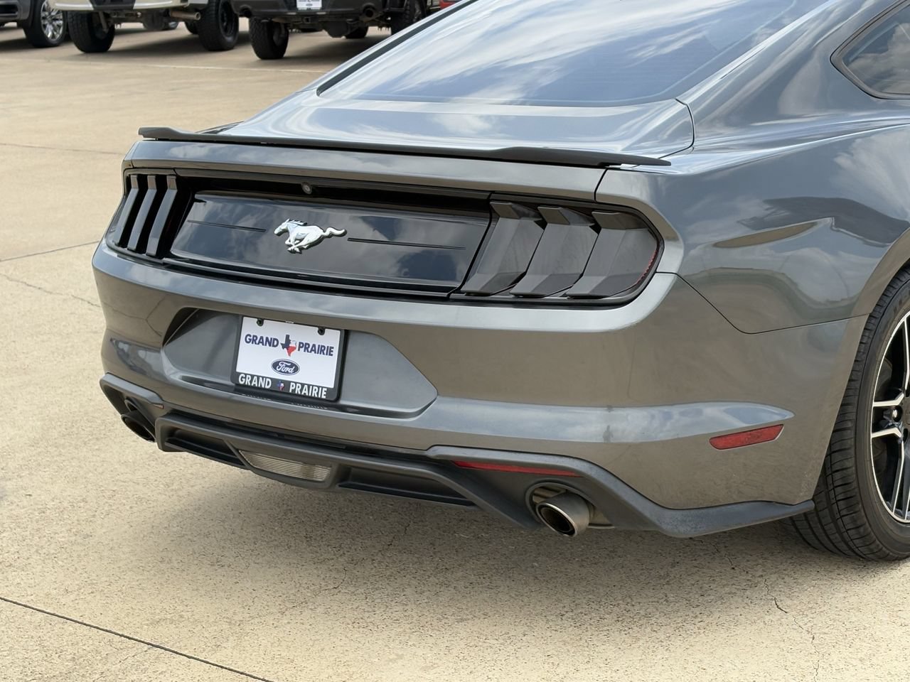 Used 2018 Ford Mustang Coupe RWD image 8