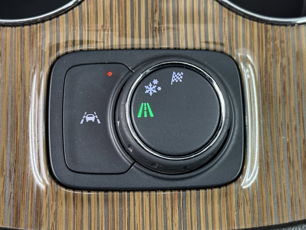 Used 2023 GMC Acadia SLE w/ Elevation Edition image 25