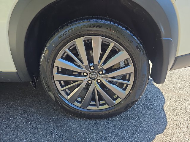 Used 2023 Nissan Pathfinder SL w/ SL Premium Package AWD/4WD image 29
