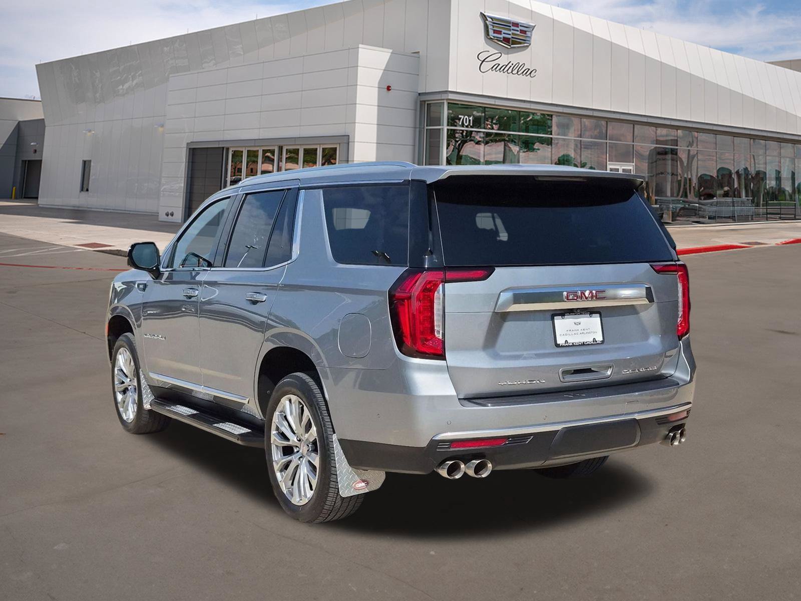Used 2024 GMC Yukon Denali w/ Advanced Technology Package AWD/4WD image 4