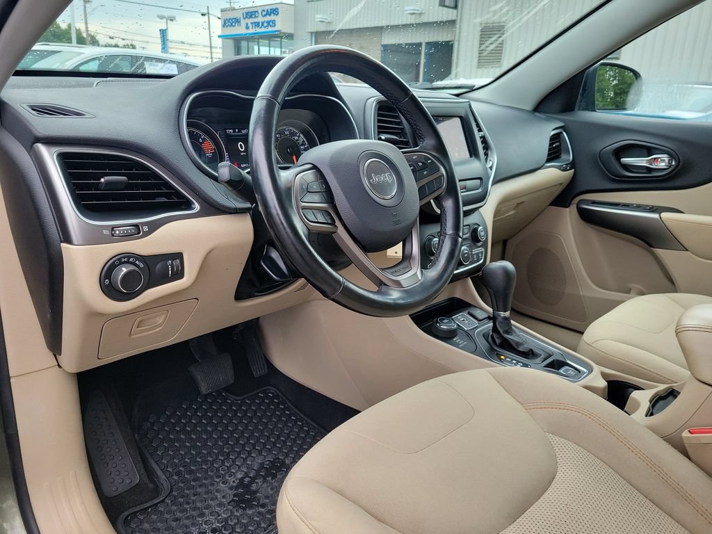 Used 2020 Jeep Cherokee Latitude w/ Cold Weather Group AWD/4WD image 21