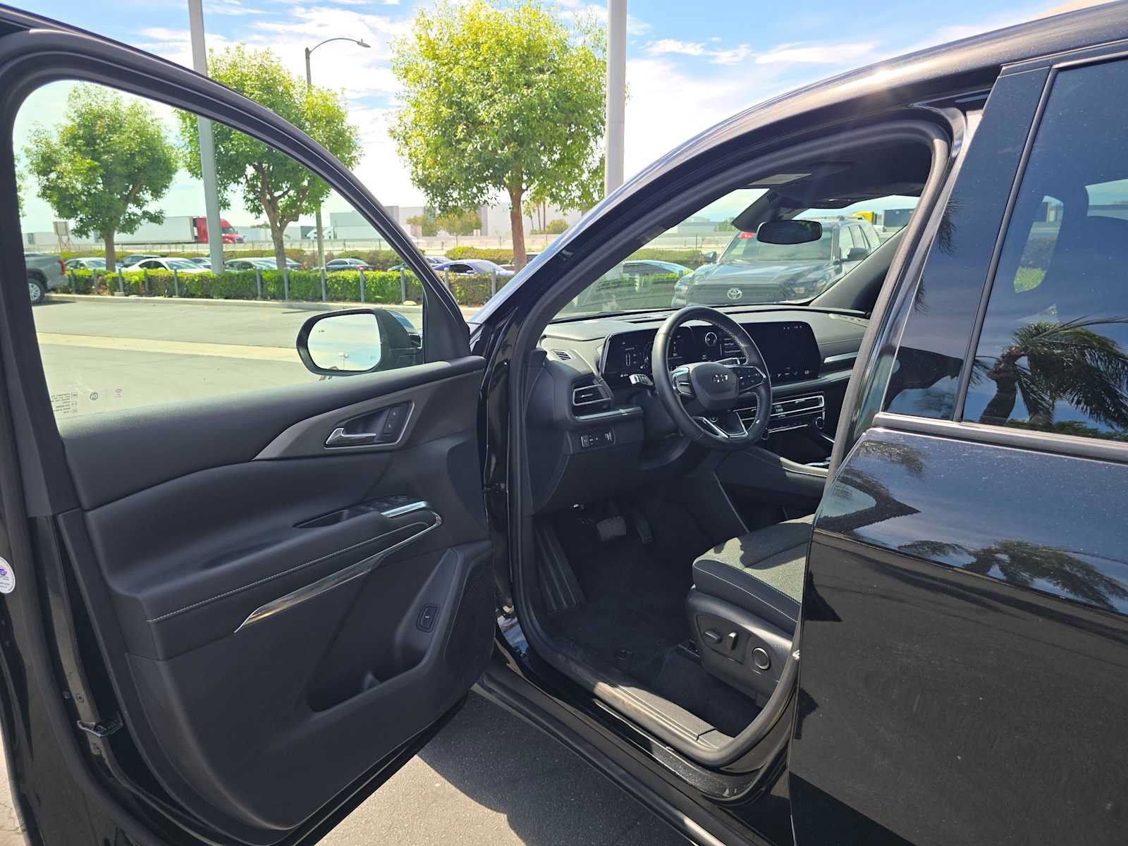 Used 2024 Chevrolet Traverse LT w/ Midnight/Sport Edition FWD image 21