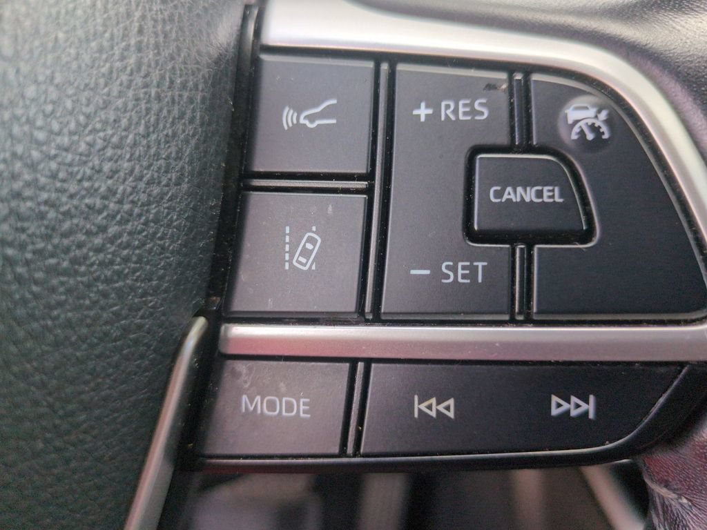 Used 2022 Toyota Highlander XSE AWD/4WD image 18