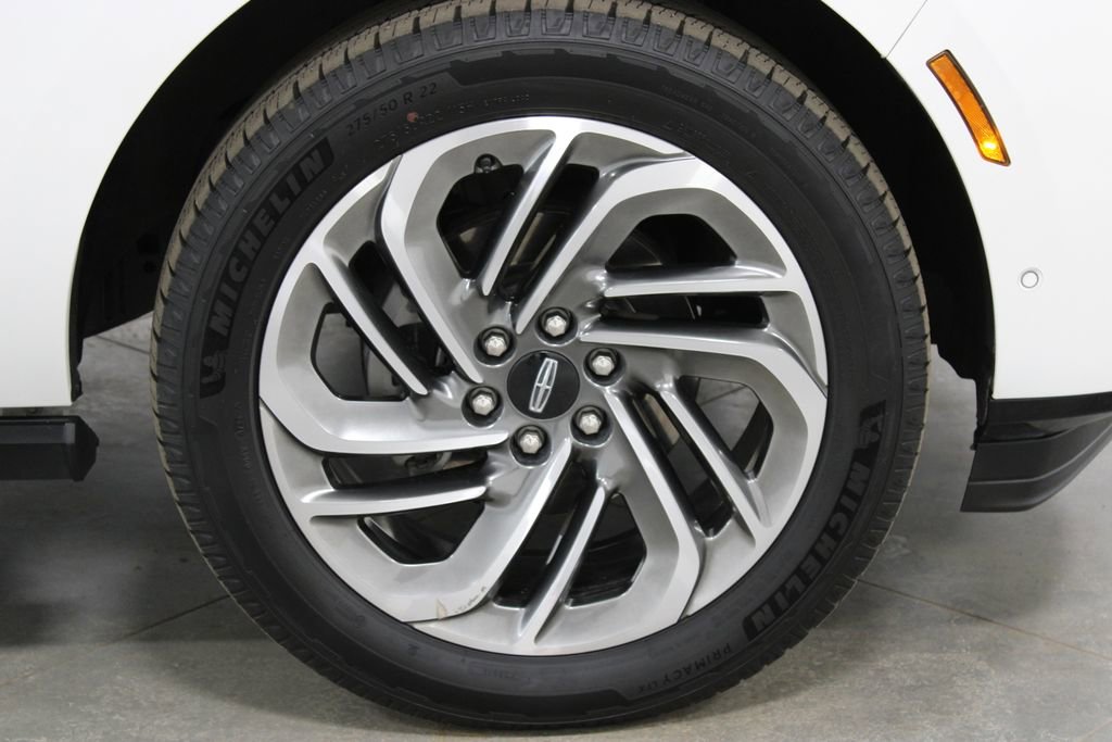 Used 2025 Lincoln Navigator Reserve image 12