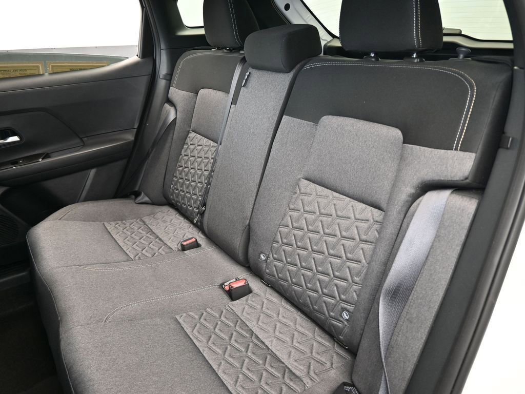 Used 2025 Nissan Kicks SV image 30