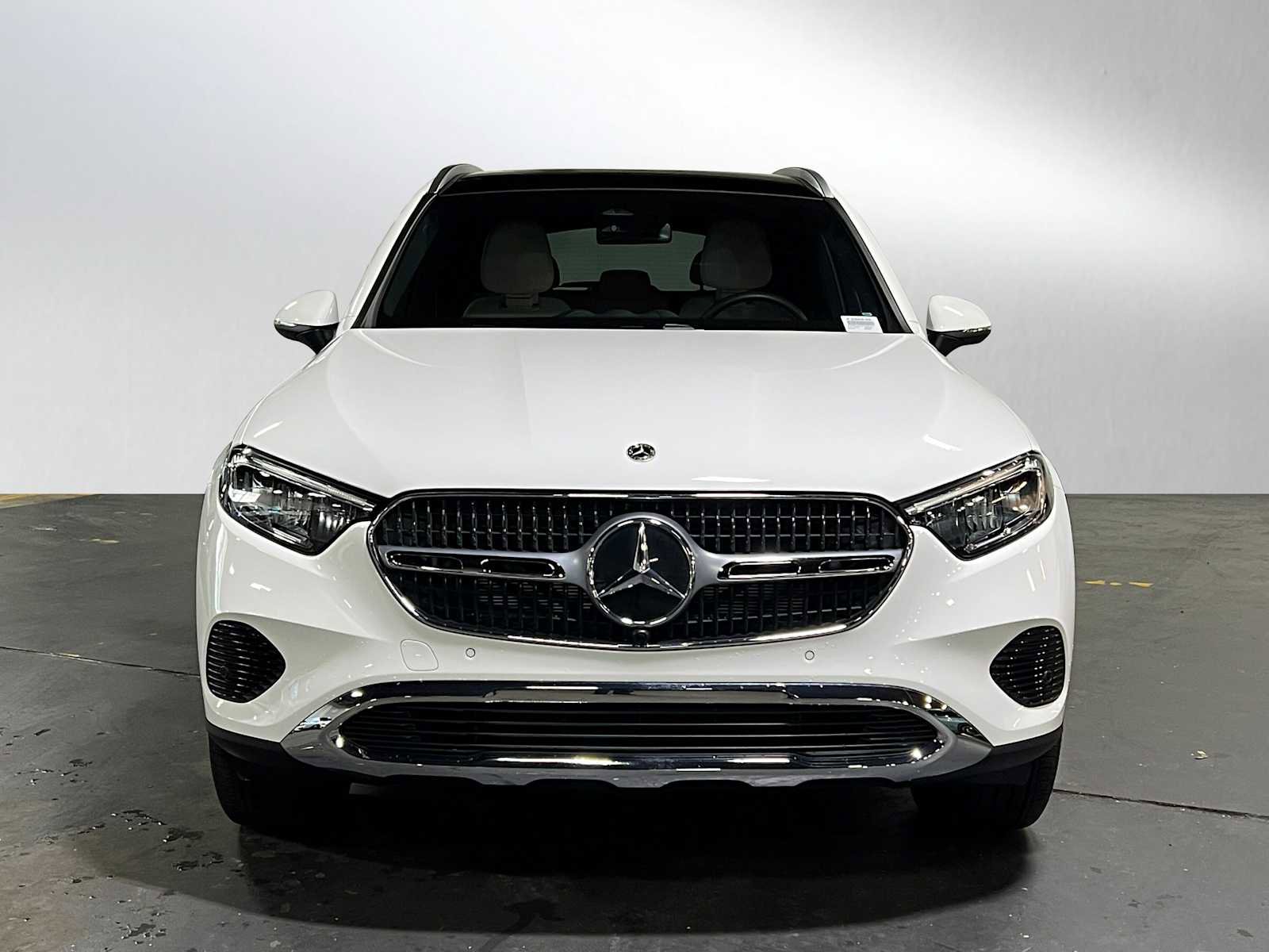 Used 2025 Mercedes-Benz GLC 300 4MATIC image 8