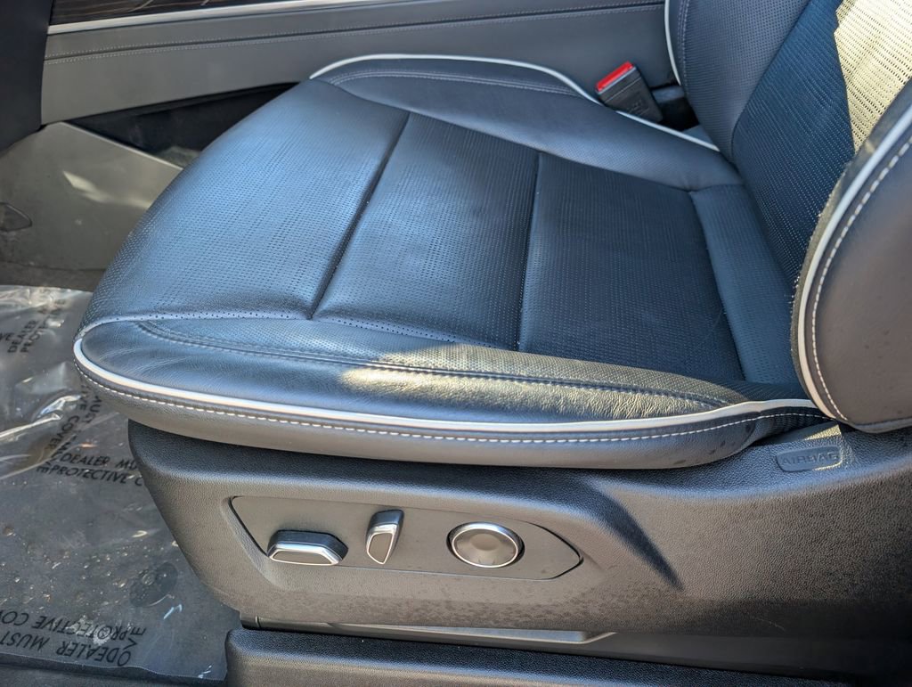 Certified 2025 Cadillac Escalade Premium Luxury image 11