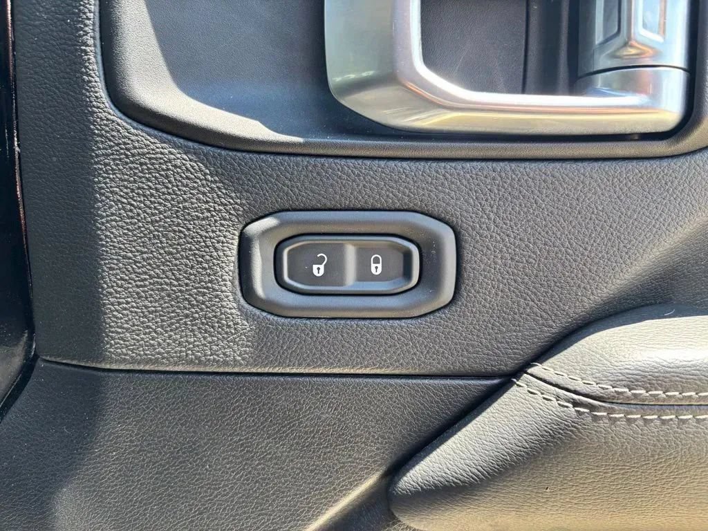 Used 2021 Jeep Wrangler Unlimited Sahara w/ Uconnect 4C Nav & Sound Group AWD/4WD image 30