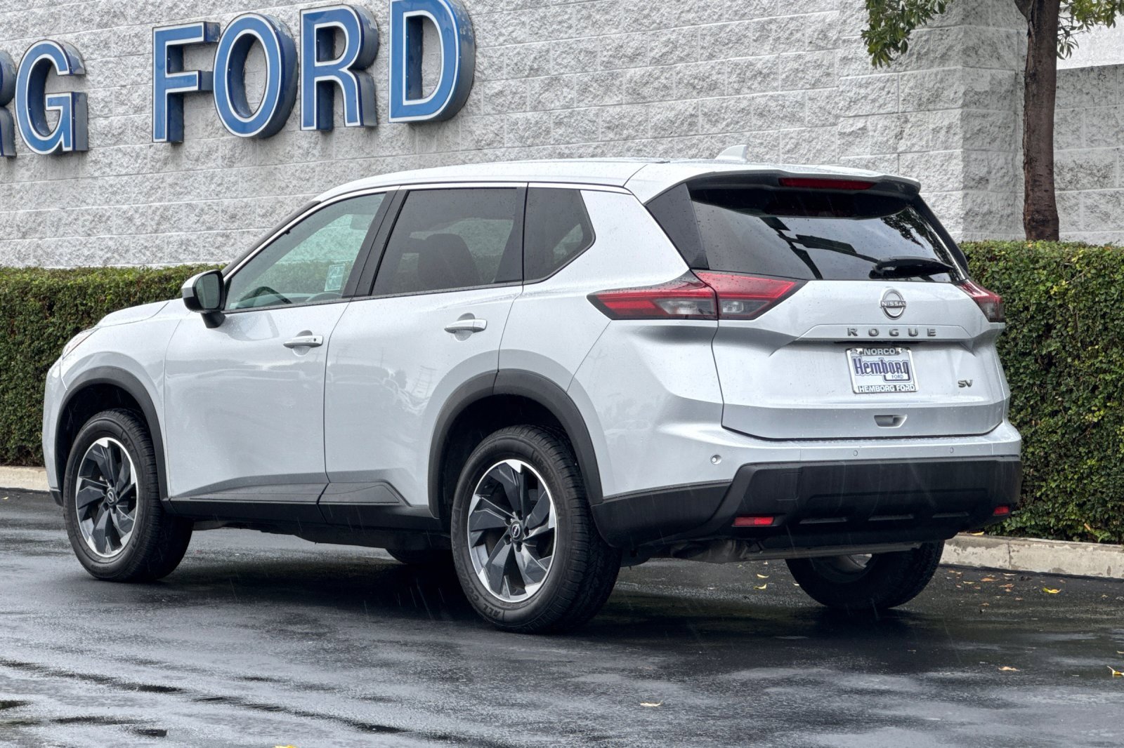 Used 2024 Nissan Rogue SV image 6