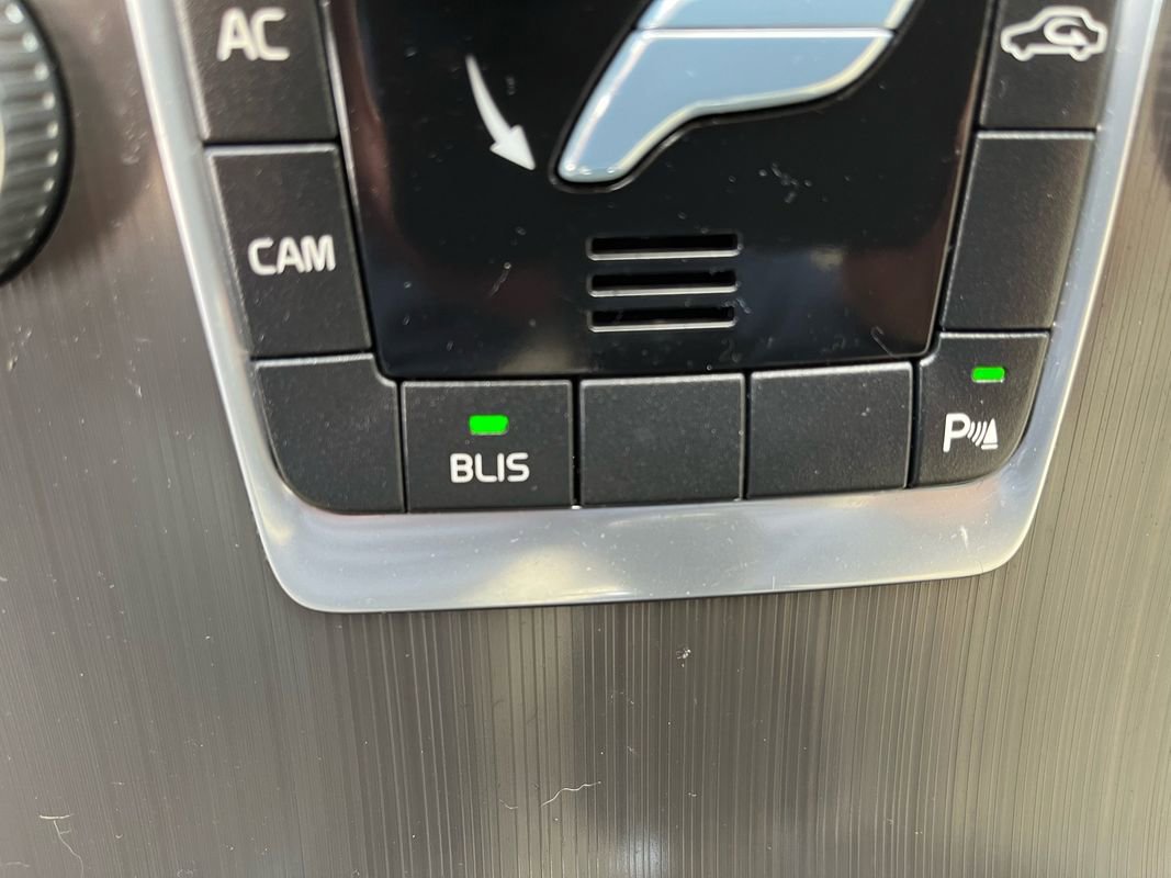 Used 2016 Volvo XC60 T6 w/ Proximity Package image 14