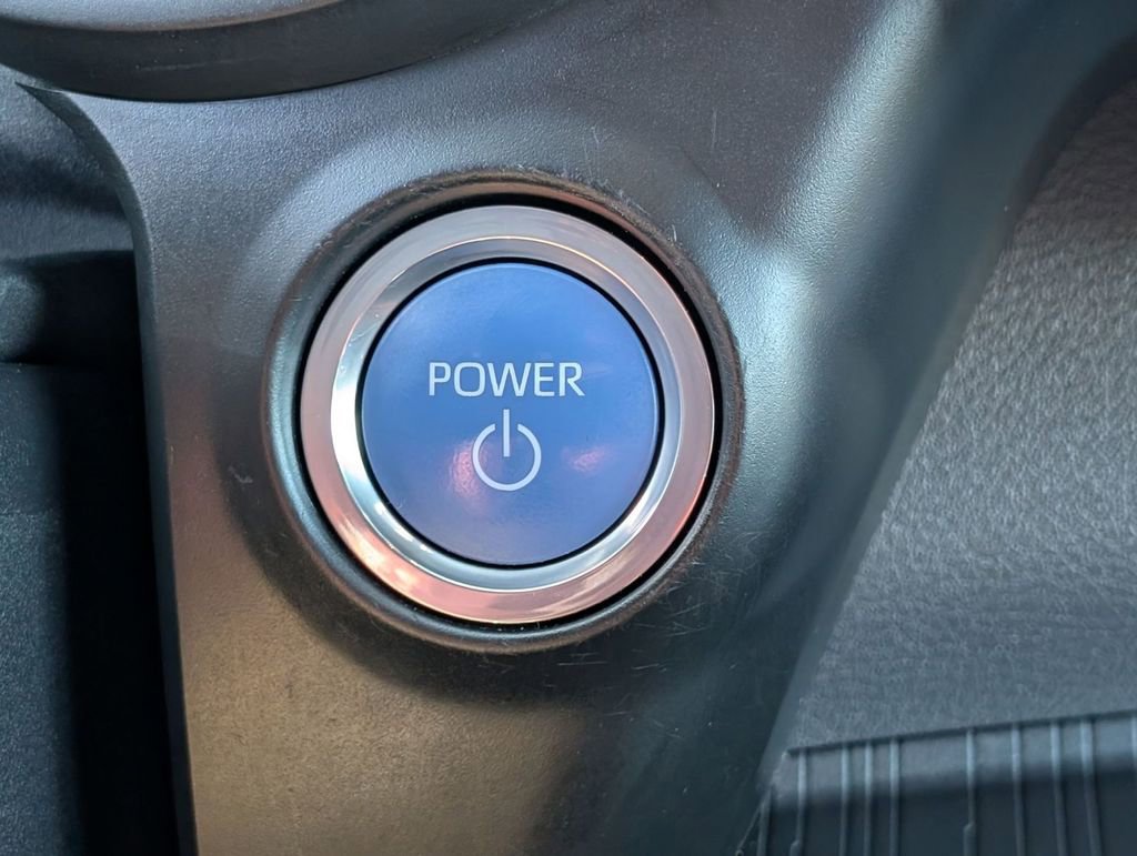 Used 2022 Toyota Sienna XSE image 37