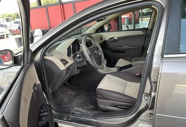 Used 2010 Chevrolet Malibu LS FWD image 3
