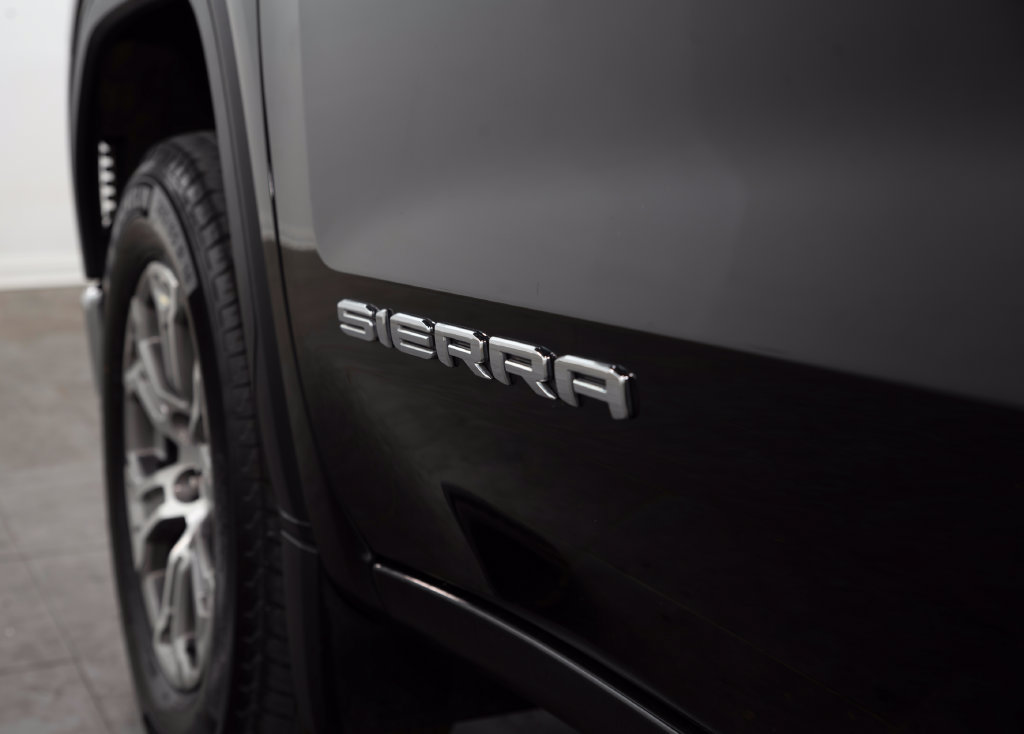 Used 2025 GMC Sierra 1500 SLT AWD/4WD image 7