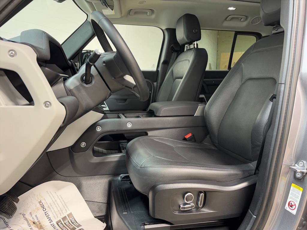 Used 2023 Land Rover Defender 130 SE image 23
