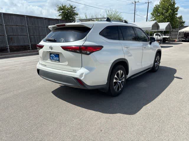 Used 2021 Toyota Highlander XLE FWD image 5