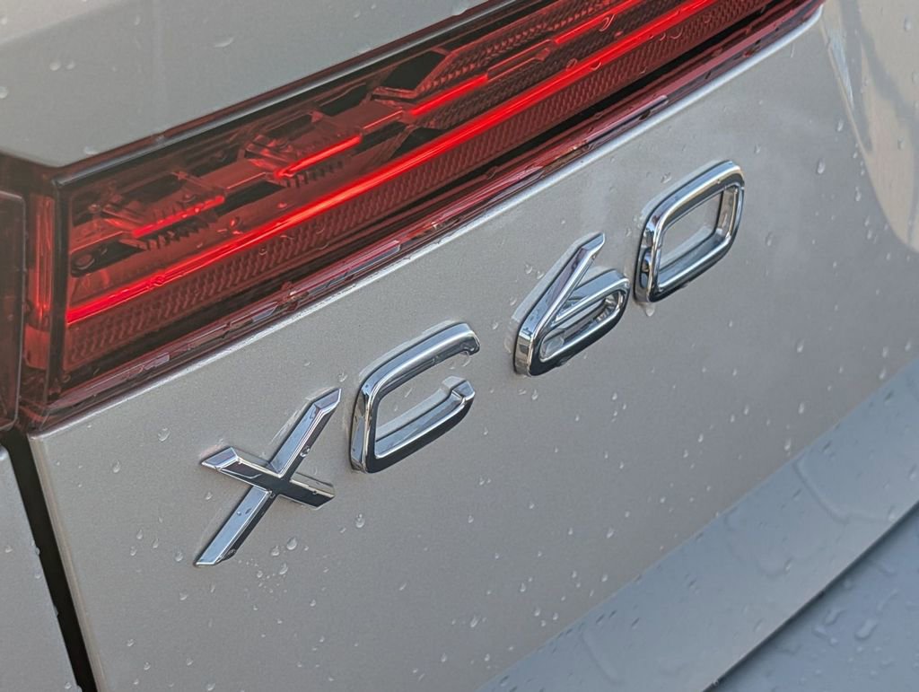 Used 2023 Volvo XC60 B6 Ultimate w/ Climate Package image 11