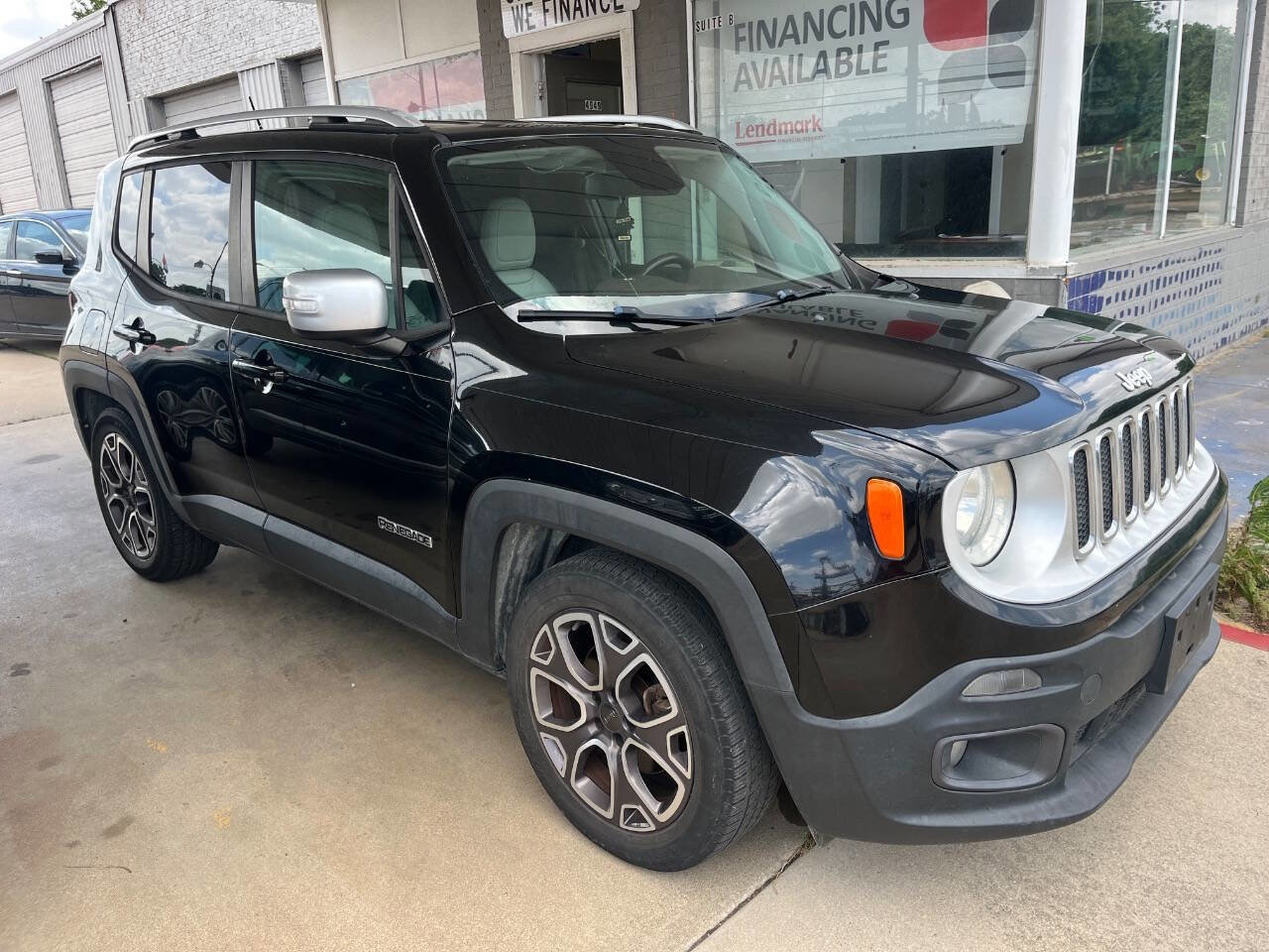 Used 2016 Jeep Renegade Limited FWD image 2