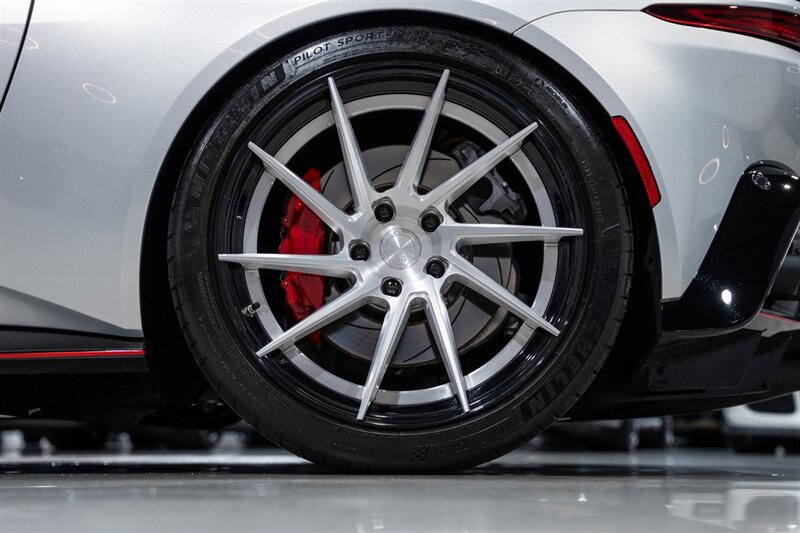 Used 2019 Aston Martin V8 Vantage Coupe RWD image 13