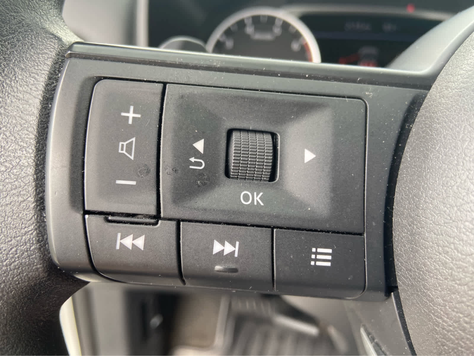 Used 2023 Nissan Rogue S image 21