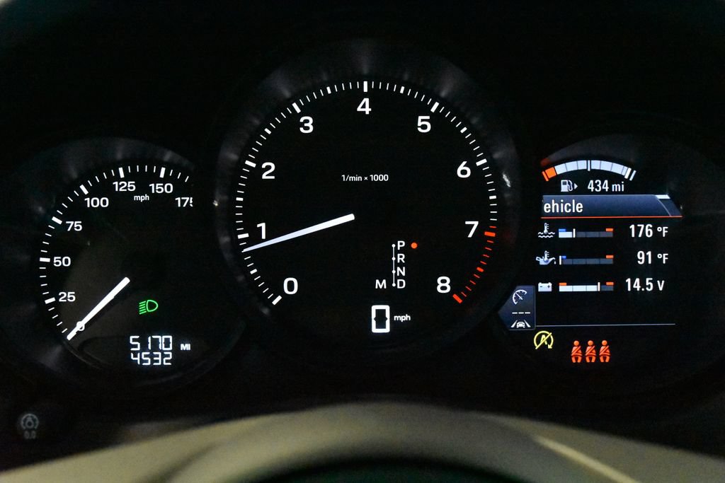 Certified 2026 Porsche Macan AWD/4WD image 19