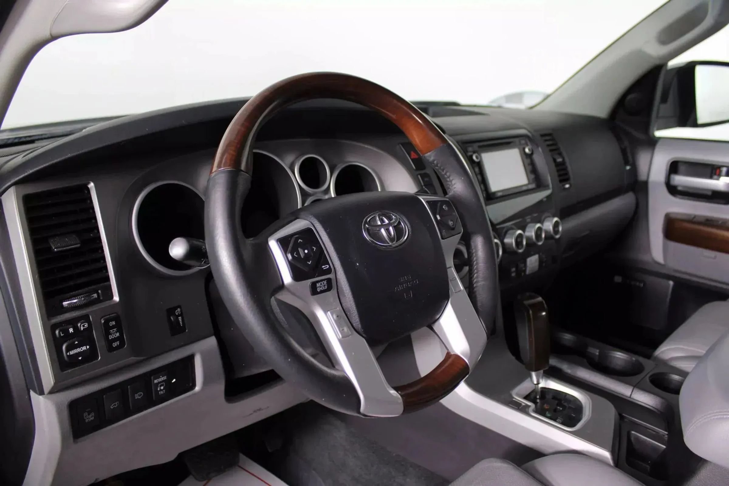 Used 2016 Toyota Sequoia Platinum AWD/4WD image 10