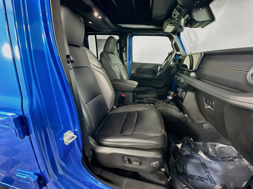 Used 2025 Jeep Wrangler Unlimited Sahara AWD/4WD image 37