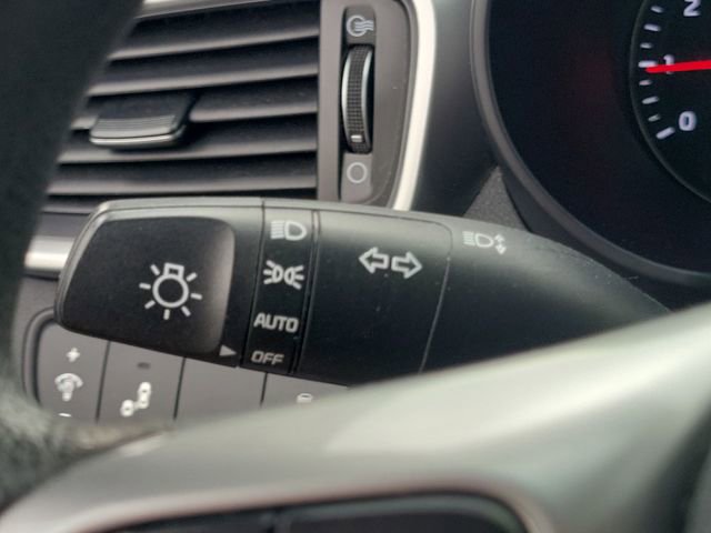 Used 2020 Kia Sorento LX image 32