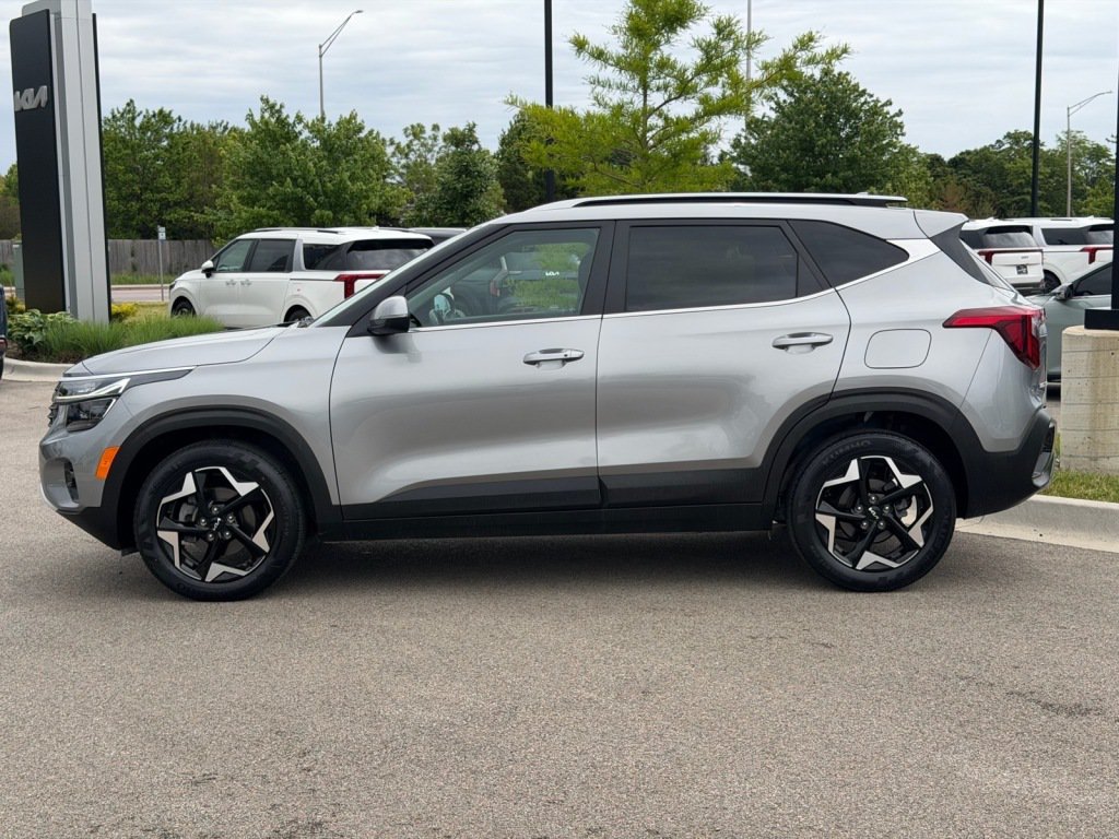 Used 2024 Kia Seltos EX FWD image 3