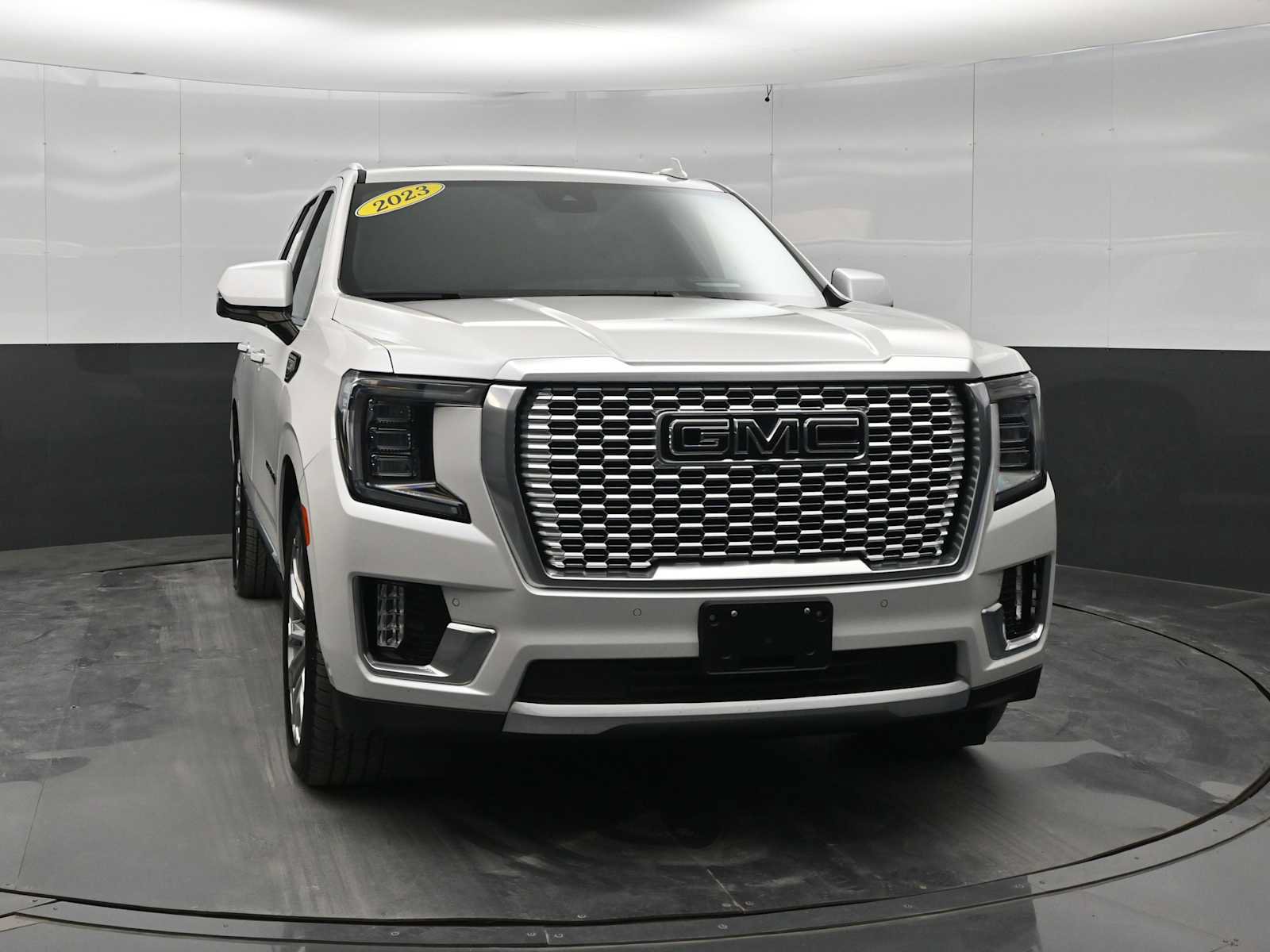 Used 2023 GMC Yukon Denali w/ Denali Reserve Package AWD/4WD image 2