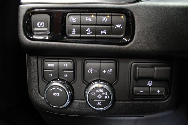 New 2026 GMC Yukon Elevation w/ Elevation Premium Package AWD/4WD image 24