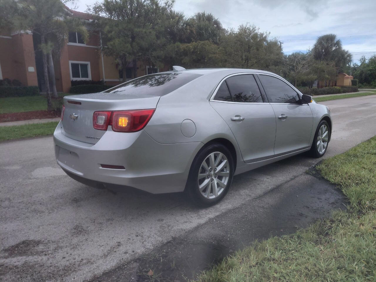 Used 2016 Chevrolet Malibu LTZ FWD image 4