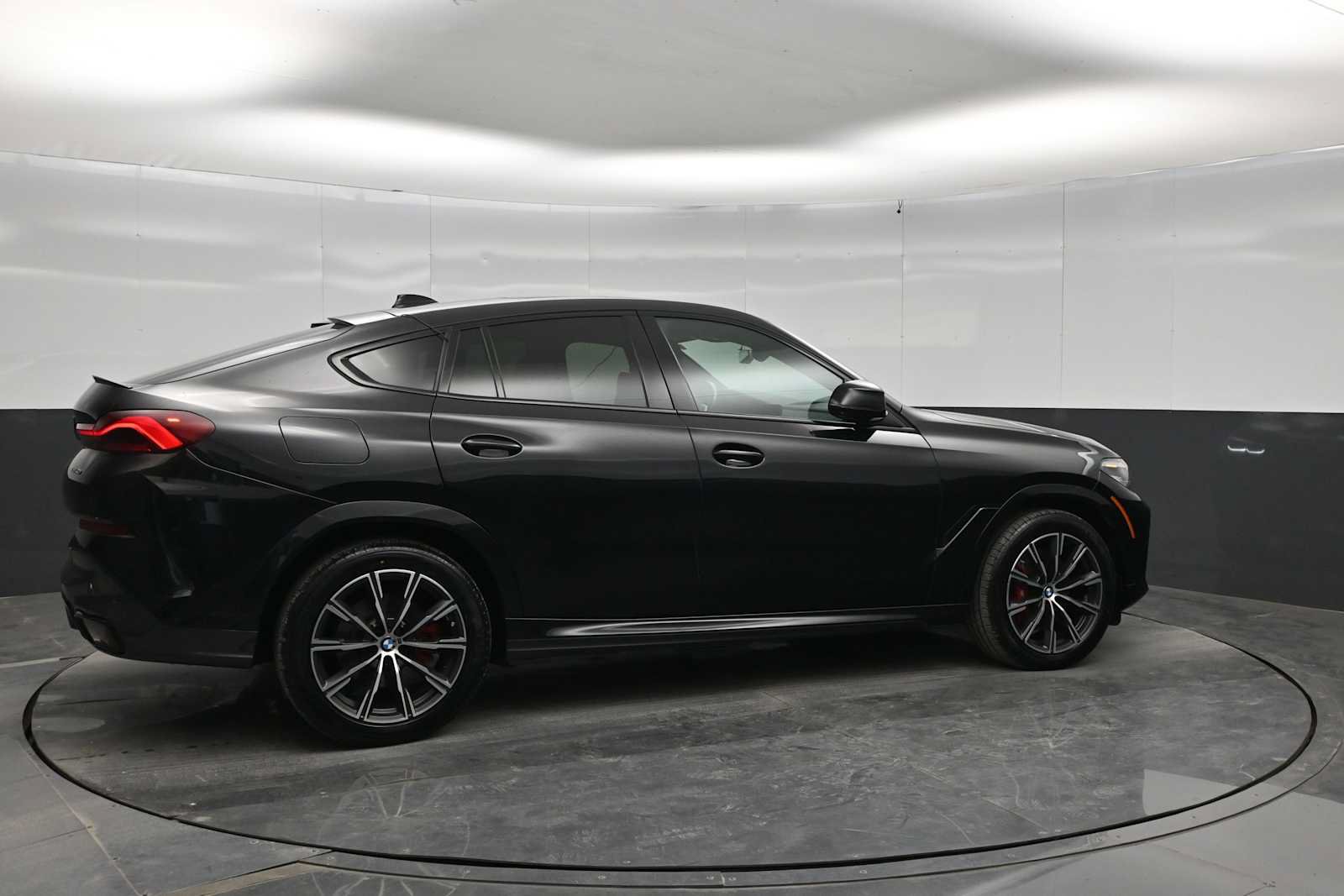 Used 2023 BMW X6 xDrive40i w/ M Sport Package AWD/4WD image 8