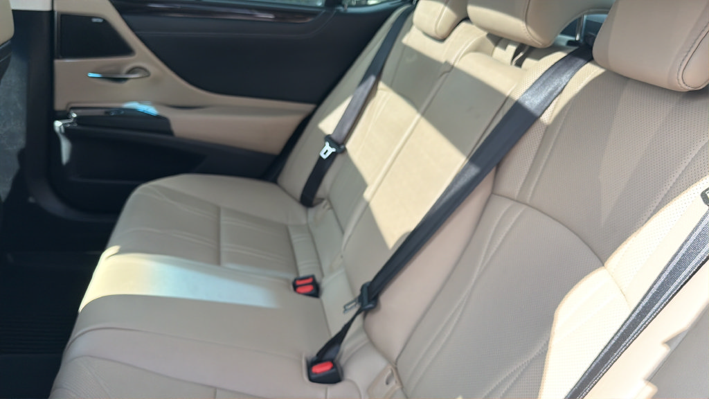Used 2020 Lexus ES 350 Ultra Luxury w/ Accessory Package 2 FWD image 26