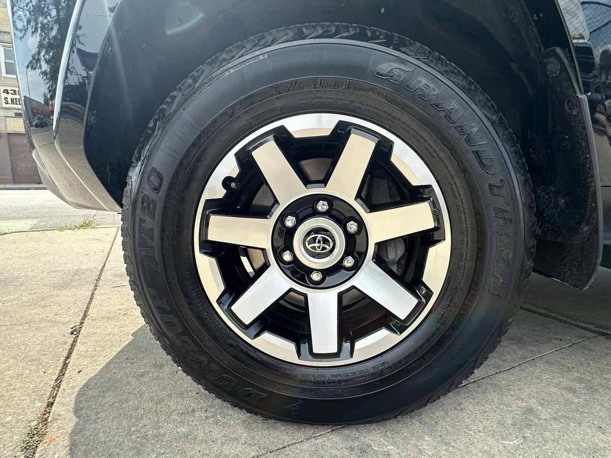 Used 2024 Toyota 4Runner TRD Off-Road Premium AWD/4WD image 9